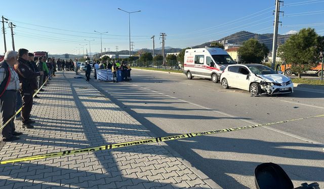 Muğla Fethiye ilçesinde otomobil motosikletle çarpıştı: 2 ölü, 1 yaralı
