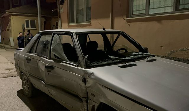 Bursa'da motosiklet sürücüsü önüne çıkan otomobile çarptı