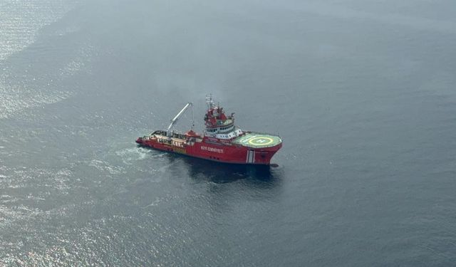 Marmara Denizi'nde batan geminin arama çalışmaları havadan görüntülendi