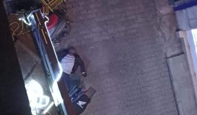 İzmir Bornova ilçesinde motosiklet devrilince düştüler, patlayan tabancası kuzenini canından etti