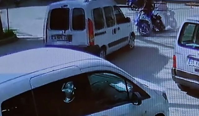 Bursa İnegöl ilçesinde hafif ticari araç ile motosiklet çarpıştı: 1 yaralı