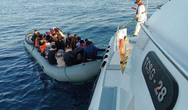 Çanakkale Ayvacık açıklarında 22’si çocuk, 46 kaçak göçmen yakalandı