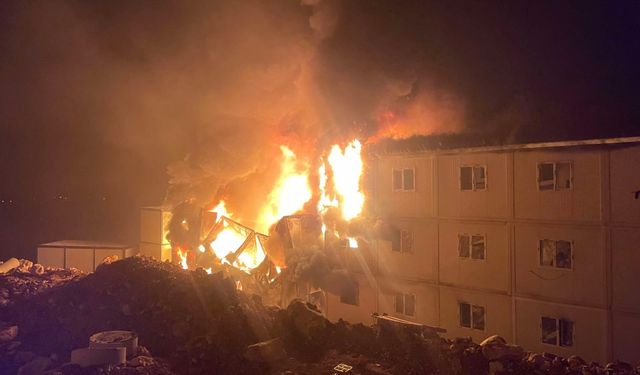 Kahramanmaraş Elbistan ilçesinde işçilerin kaldığı konteynerlerde yangın: 11 yaralı
