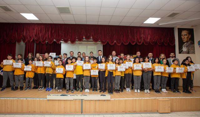 Bursa'da çevre okuryazarı öğrenciler ödüllendirildi