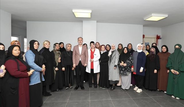 Başkan Alper Taban Huzur Mahallesi İnesmek Kurs Merkezi'ni ziyaret etti