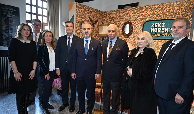 Zeki Müren sergisi Bursa Kent Müzesi’nde ziyarete açıldı