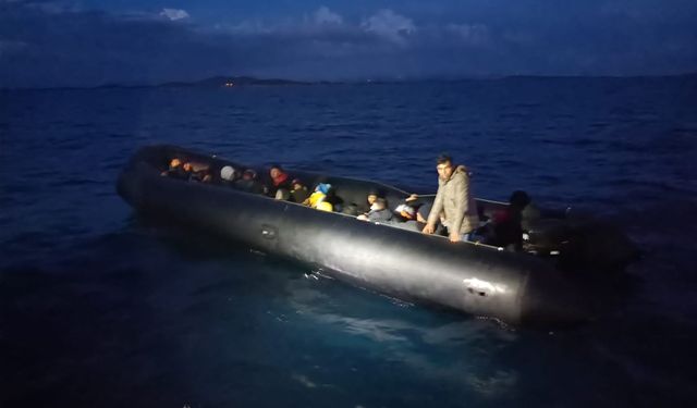 Balıkesir Ayvalık açıklarında 34 düzensiz göçmen yakalandı