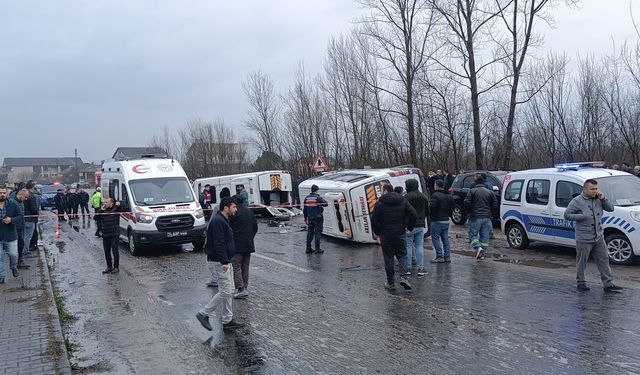 Bartın Kurtköy mevkisinde işçi servisleri kaza yaptı: 1 ölü, 27 yaralı