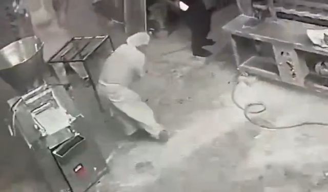 Van İpekyolu ilçesinde ekmek fabrikasında çalışan işçinin kolu koptu