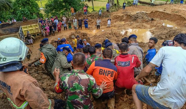 Endonezya’da sel ve toprak kaymasında can kaybı 26’ya yükseldi