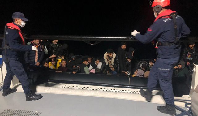 Datça açıklarında 33 düzensiz göçmen kurtarıldı