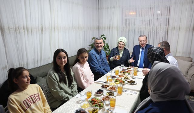 Cumhurbaşkanı Erdoğan ve Emine Erdoğan iftarda Taş ailesine misafir oldu