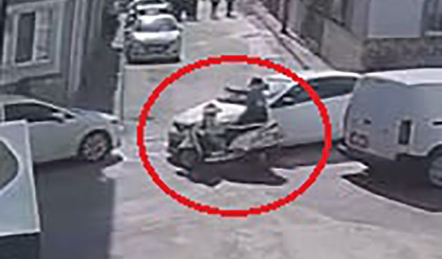Bursa İnegöl ilçesinde otomobil ile motosiklet çarpıştı