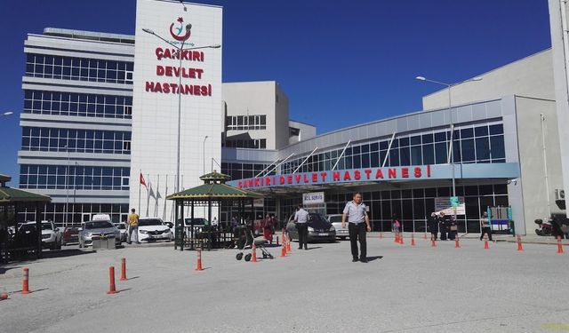 Çankırı Devlet Hastanesi'nde hasta yakınları uzman doktoru darp etti