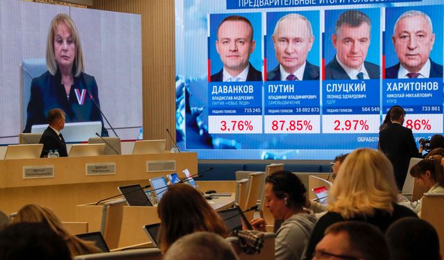 Rusya’da resmi olmayan sonuçlara göre seçimi Putin kazandı