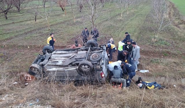 Malatya Doğanşehir ilçesinde tekeri patlayan otomobil şarampole uçtu: 8 yaralı