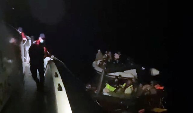 Marmaris açıklarında 26 düzensiz göçmen kurtarıldı