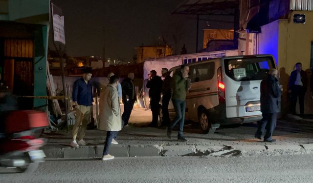 İzmir Karabağlar ilçesinde yaşlı adam eşini defalarca bıçaklayarak öldürdü
