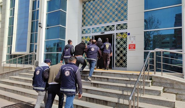 Kırşehir'de düzensiz göçmen operasyonunda 2 tutuklama