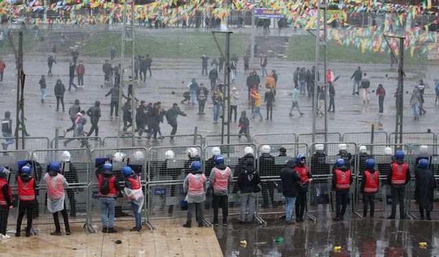 Diyarbakır'da Nevruz kutlamasında terör propagandası! 166 gözaltı