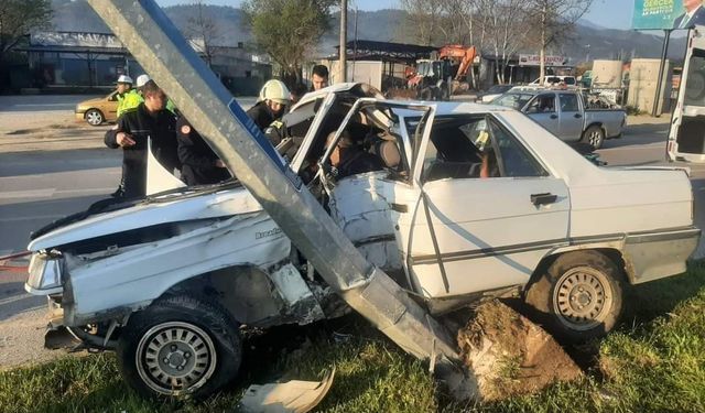 Muğla Seydikemer ilçesinde trafik kazası; 1 ölü, 1 yaralı