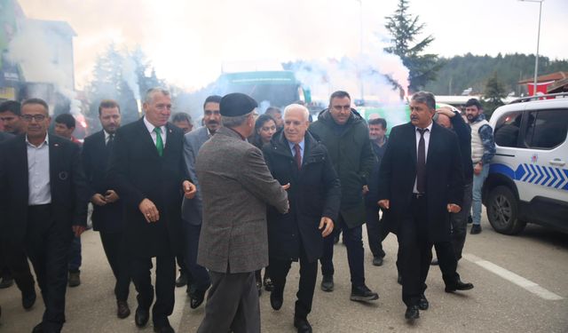Mustafa Bozbey’den Harmancık'ta köy yolları eleştirisi: “Bilime uygun yapmadılar”