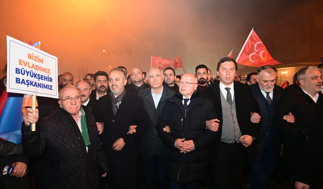 Başkan Alinur Aktaş, İnegöl'de coşkulu karşılandı