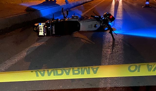 Osmaniye Düziçi ilçesinde motosiklet yön levhasına çarptı! 18 yaşındaki sürücü öldü