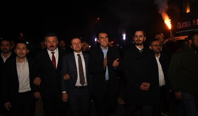 Başkan Mustafa Dündar: CHP’nin lideri Bursa’ya geldiğinde meydanlara çıkamıyor