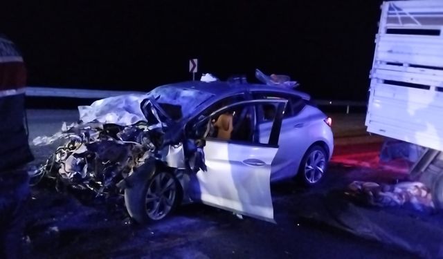 Bingöl’de otomobil ile kamyonet çarpıştı: 1'i bebek 3 ölü, 4 yaralı