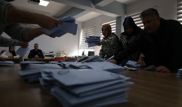 Bursa'da sandıklar açıldı ve oy sayımına başlandı