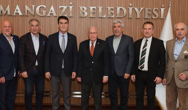 Bursaspor Kulübü, Başkan Mustafa Dündar’ı ziyaret etti
