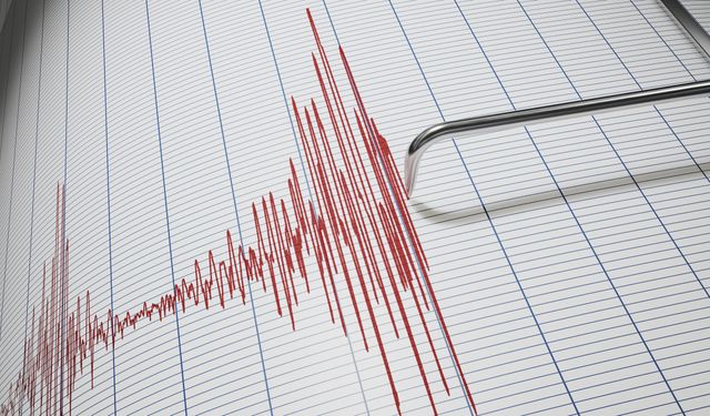 Adana'da deprem! 4 büyüklüğünde sarsıldı