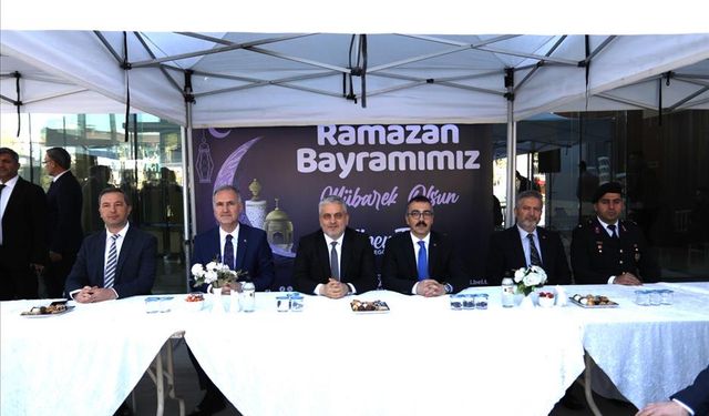 Bursa'da İnegöl ilçesinde bayram, birlik beraberlik mesajlarıyla başladı
