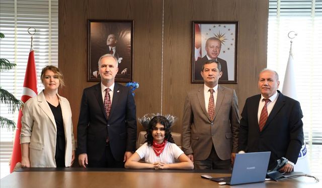 Bursa İnegöl Belediyesi’nde başkanlık makamı çocuklara verildi