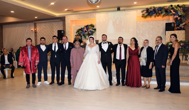 Başkan Erkan Aydın ilk nikahını kıydı