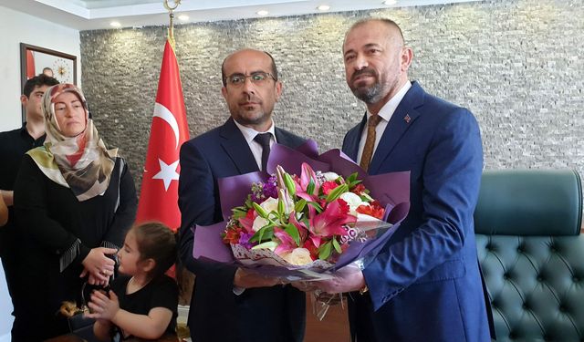 Bursa Orhaneli Belediye Başkanı Ali Osman Tayır mazbatasını aldı