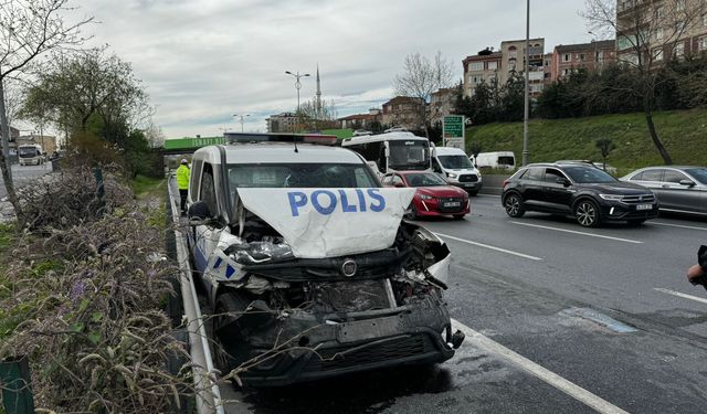 Esenler'de polis aracı ile servis minibüsü çarpıştı: 4 yaralı