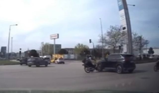 Bursa'da TOGG kazası! Motosiklet TOGG'a yandan çarptı