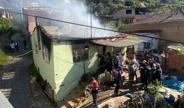 Aydın Nazilli ilçesinde evde çıkan yangında 2 yaşındaki çocuk yanarak can verdi