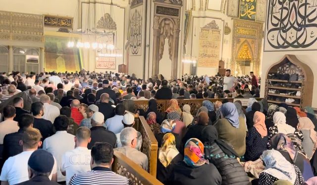 Bursa'da Kadir Gecesi’nde Ulu Camii doldu taştı