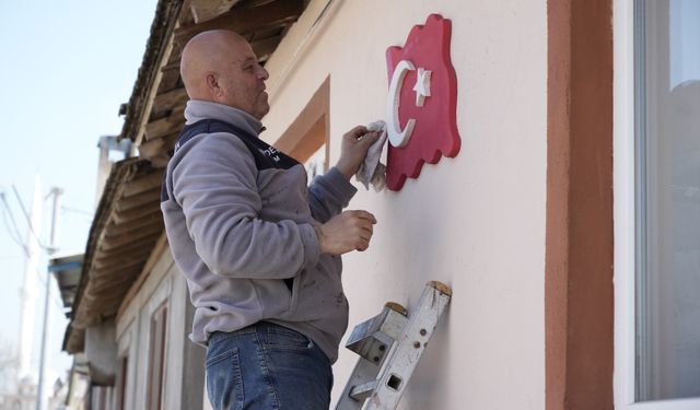 Bursa'da boyacı muhtar adayı Necati Eren evleri boyama vaadiyle zafer kazandı