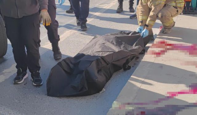 Sultangazi'de feci kazada boynu kırılan motosikletli hayatını kaybetti