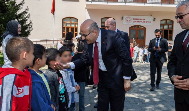Bursa Valisi Mahmut Demirtaş, çocuk ve yaşlılarla bir araya geldi