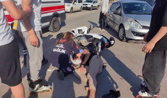 Bursa İnegöl ilçesinde iki otomobile çarpan motosiklet sürücüsü yaralandı