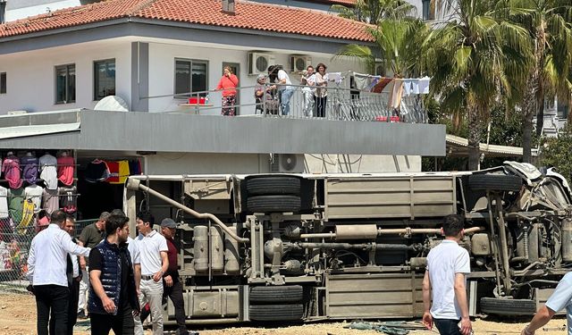 Antalya Manavgat ilçesinde feci kaza! Otel servis aracı devrildi: 29 yaralı