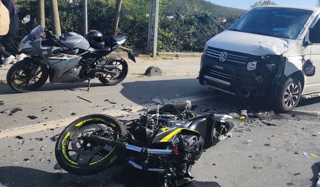 İstanbul Eyüpsultan'da minibüs ile motosiklet çarpıştı: 2 ölü