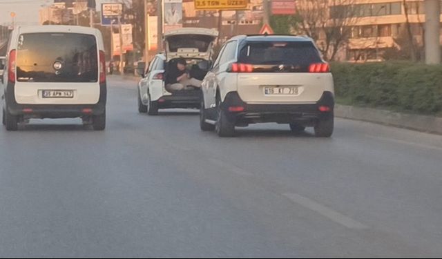 Bursa'da tehlikeli otomobil çekimi! Sosyal medya uğruna canlarını hiçe saydılar