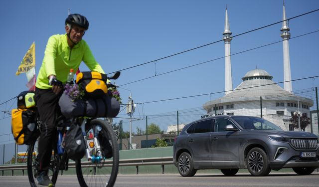 Üsküp'ten Mekke'ye pedal çeviren bisikletçiler, Bursa'da mola verdi