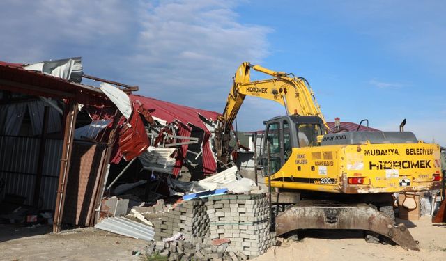 Bursa Mudanya'da 5 yılda 40 kaçak yapı yıkıldı